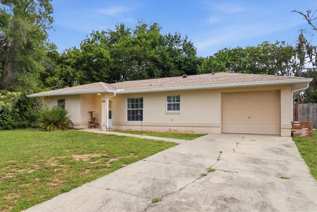 For Sale: $215,000 (3 beds, 2 baths, 1124 Square Feet)