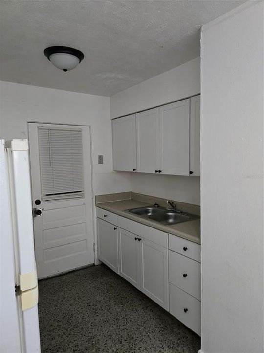 For Rent: $1,575 (2 beds, 1 baths, 800 Square Feet)