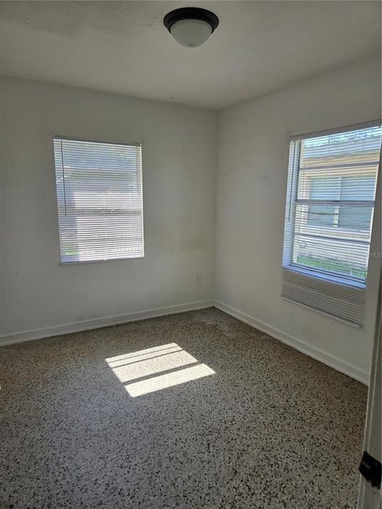 For Rent: $1,575 (2 beds, 1 baths, 800 Square Feet)