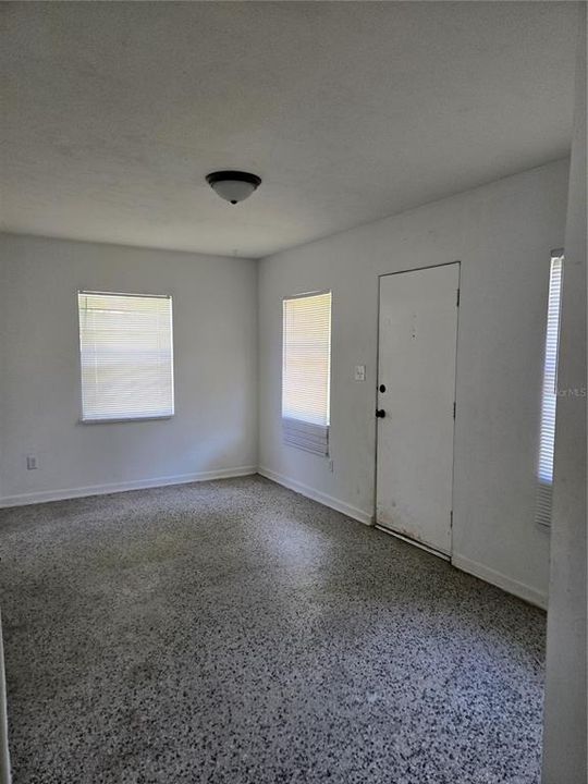 For Rent: $1,575 (2 beds, 1 baths, 800 Square Feet)