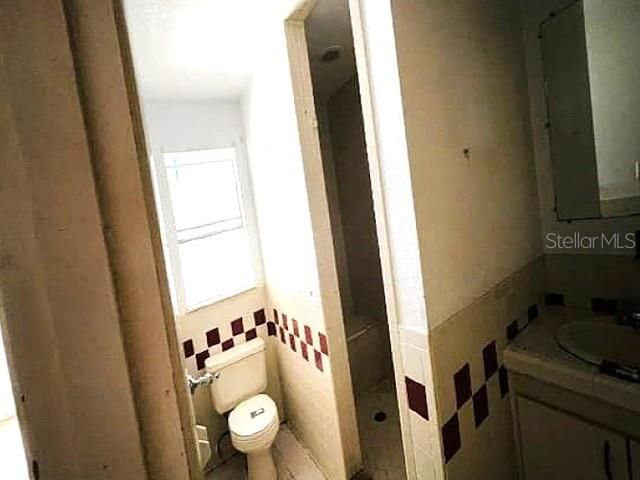 На продажу: $195,300 (3 спален, 3 ванн, 1895 Квадратных фут)