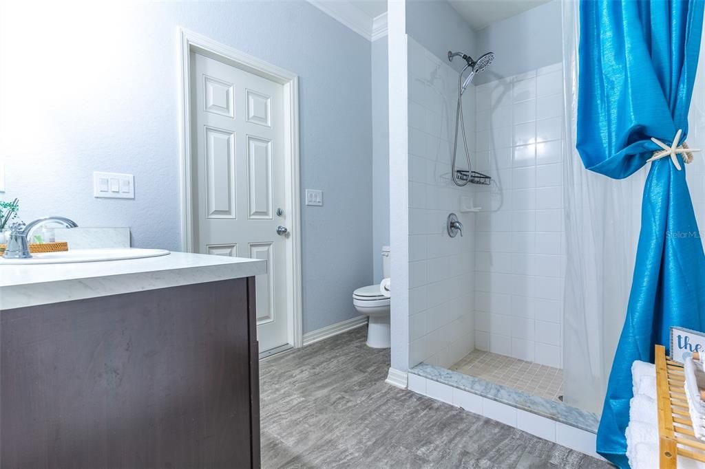 En Venta: $469,900 (5 camas, 3 baños, 2588 Pies cuadrados)