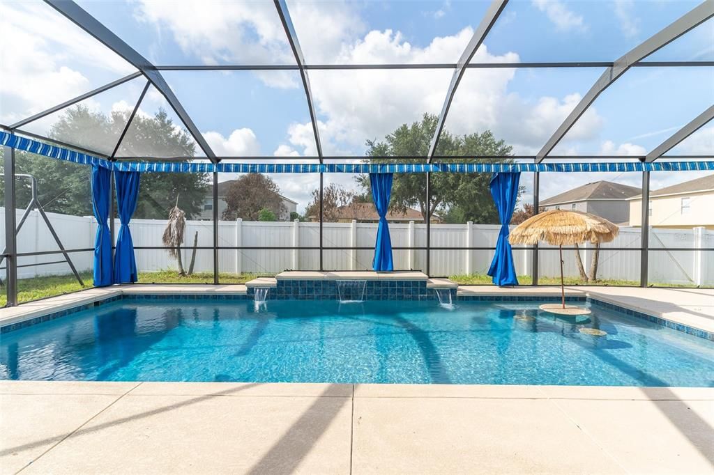 En Venta: $469,900 (5 camas, 3 baños, 2588 Pies cuadrados)