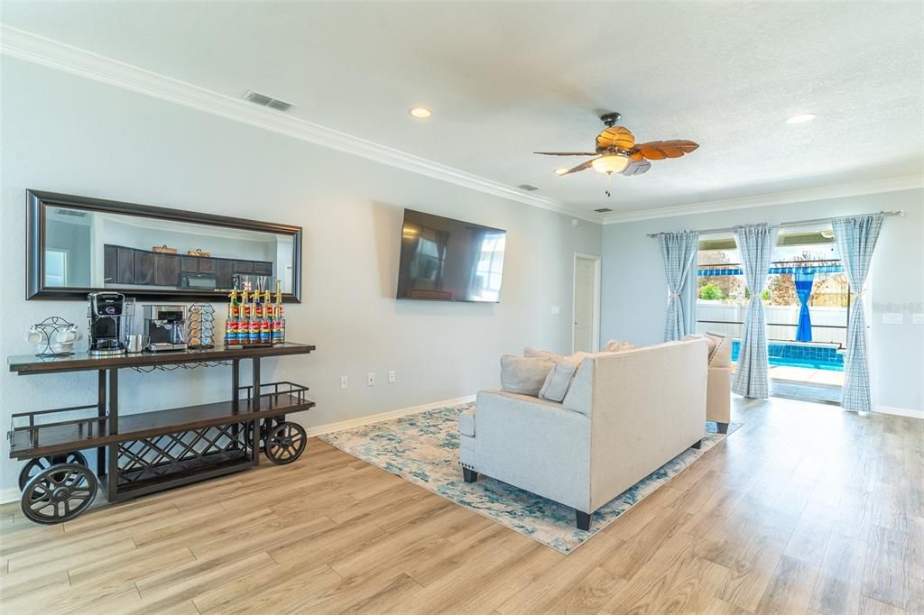 En Venta: $469,900 (5 camas, 3 baños, 2588 Pies cuadrados)