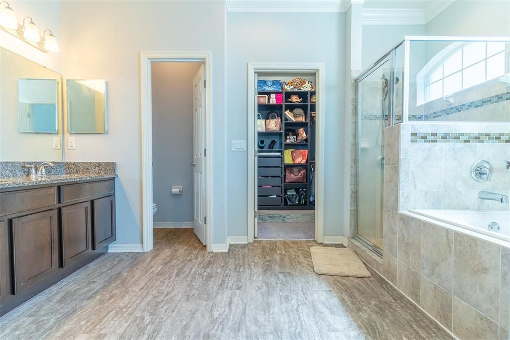 En Venta: $469,900 (5 camas, 3 baños, 2588 Pies cuadrados)