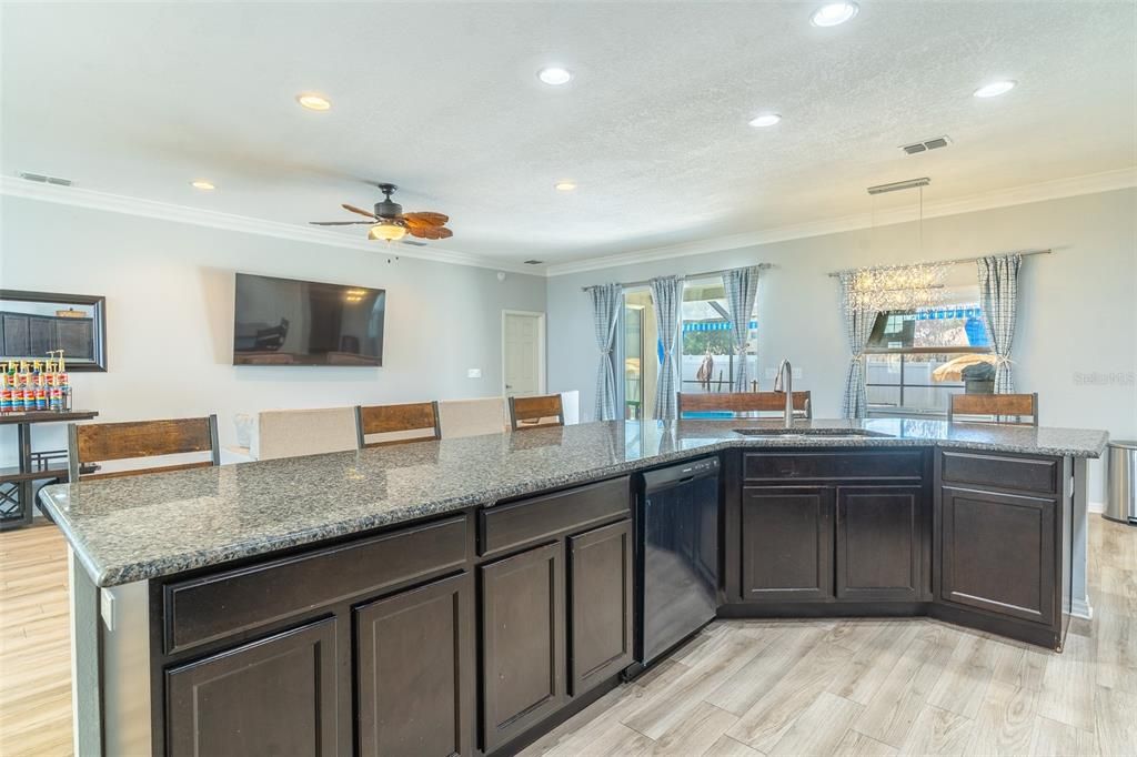 En Venta: $469,900 (5 camas, 3 baños, 2588 Pies cuadrados)