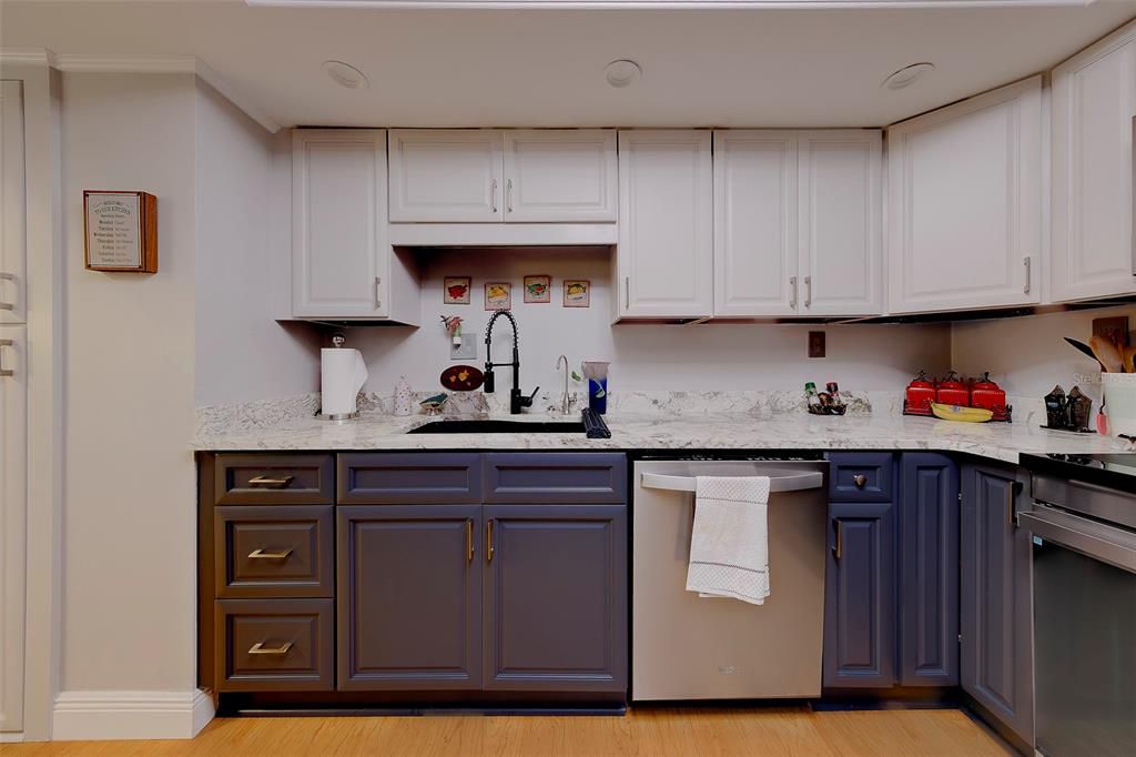 For Rent: $2,500 (2 beds, 2 baths, 1100 Square Feet)