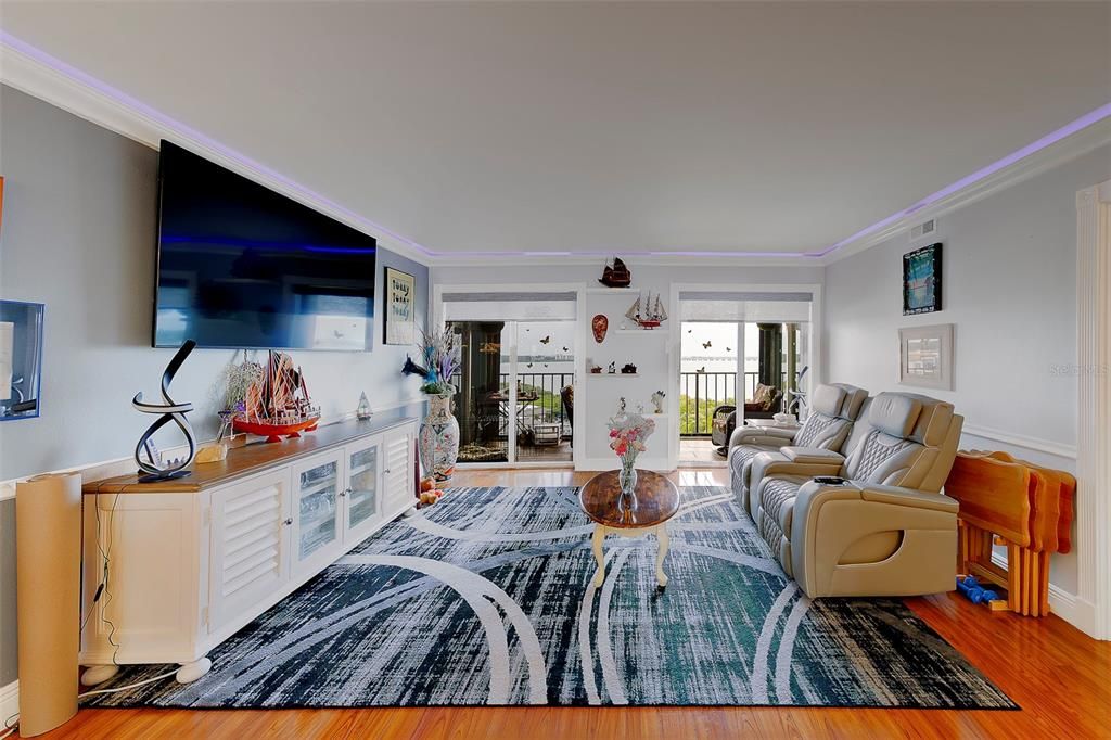 For Rent: $2,500 (2 beds, 2 baths, 1100 Square Feet)