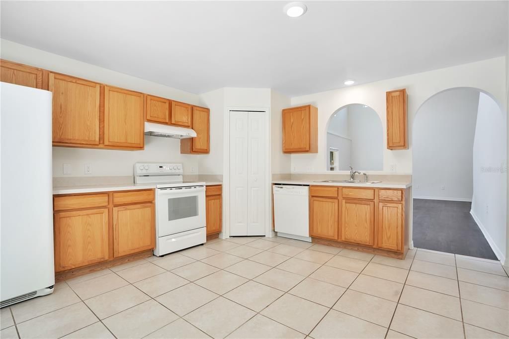 For Sale: $334,900 (4 beds, 3 baths, 2120 Square Feet)