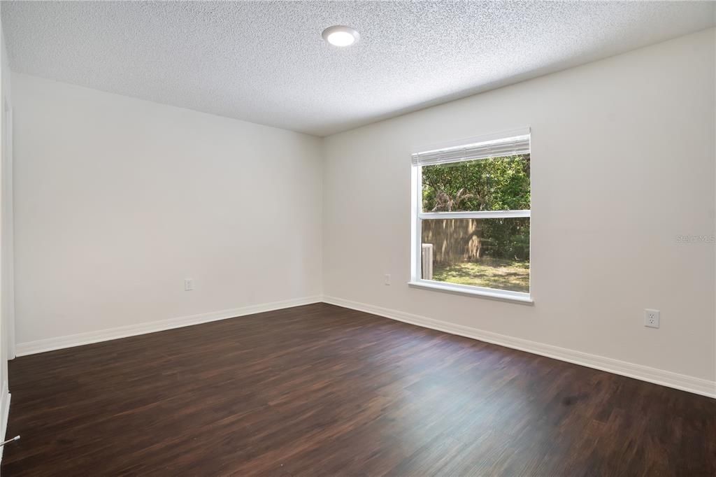 For Sale: $334,900 (4 beds, 3 baths, 2120 Square Feet)