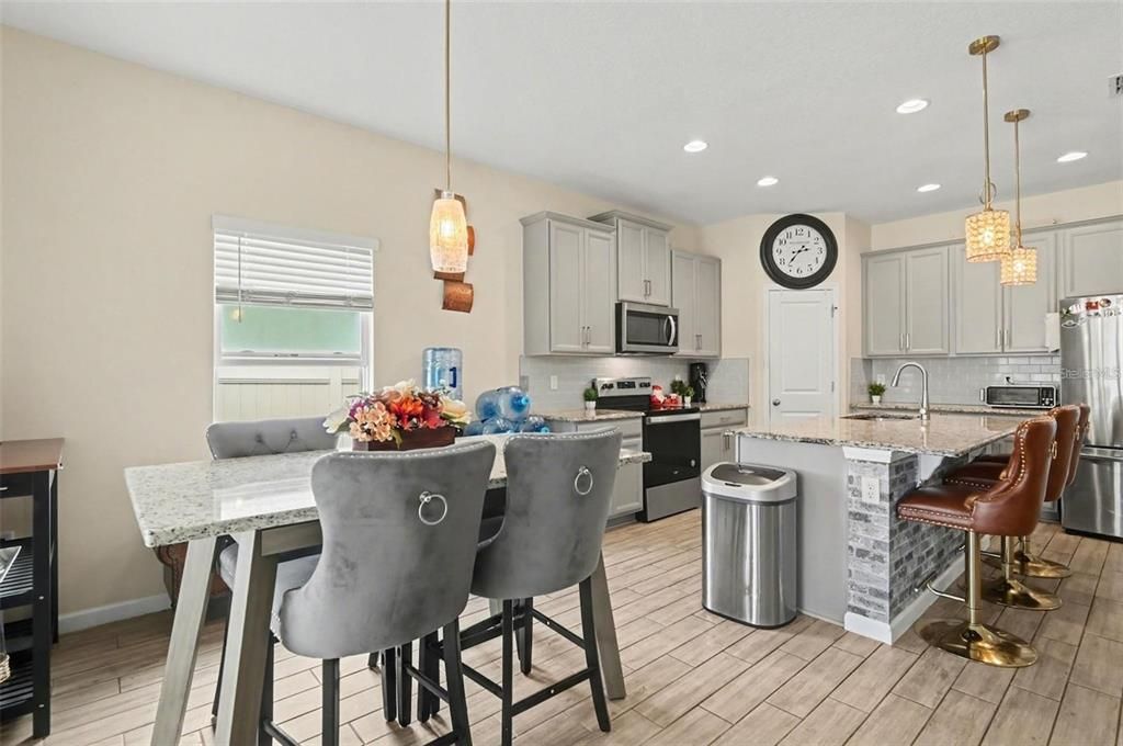 For Sale: $365,000 (4 beds, 3 baths, 1935 Square Feet)