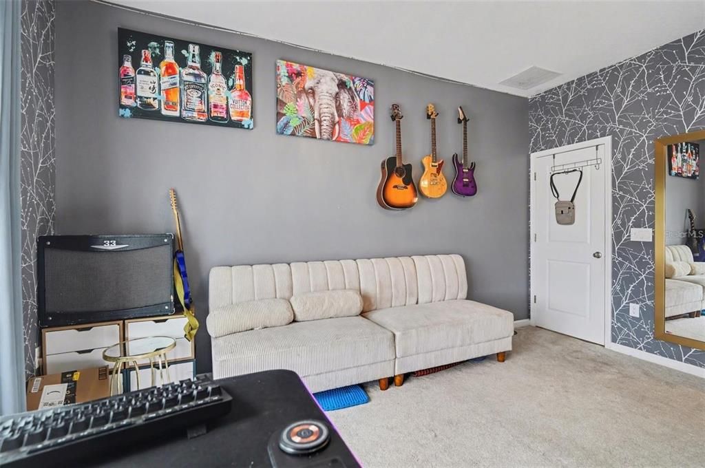 For Sale: $365,000 (4 beds, 3 baths, 1935 Square Feet)