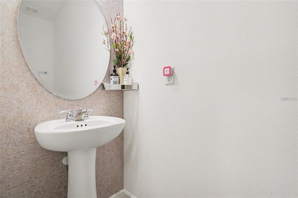 For Sale: $365,000 (4 beds, 3 baths, 1935 Square Feet)