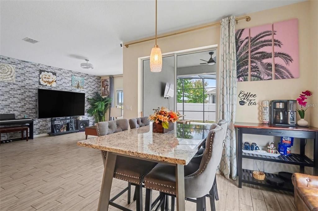 For Sale: $365,000 (4 beds, 3 baths, 1935 Square Feet)