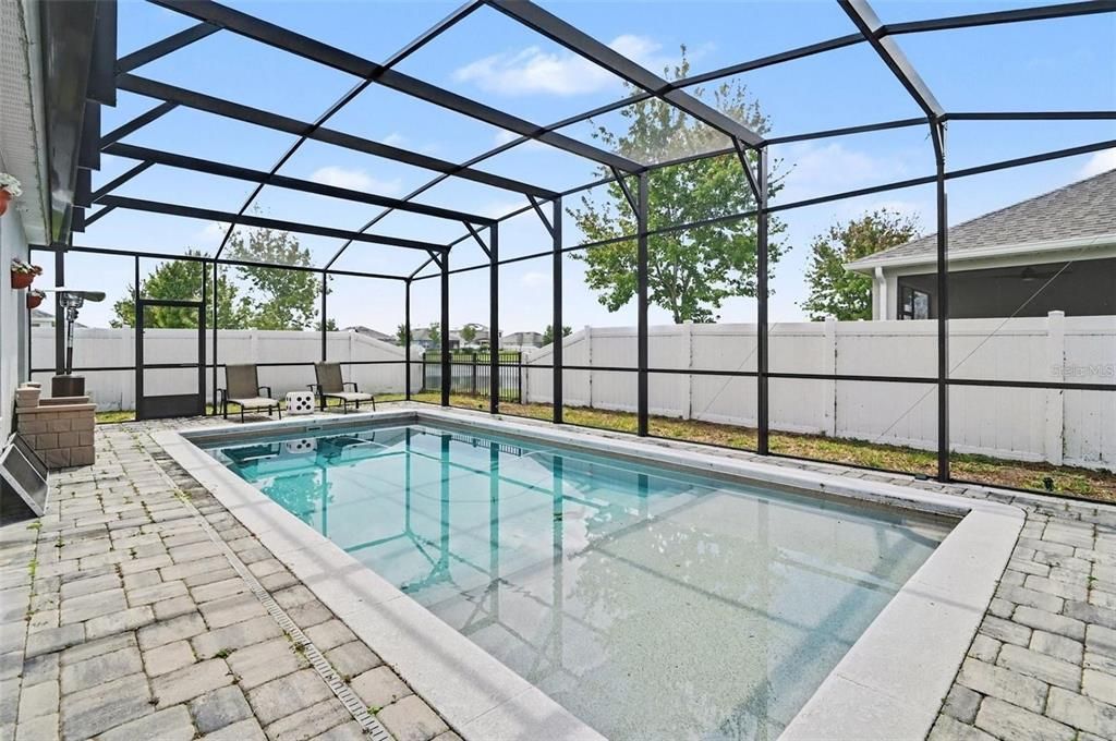 For Sale: $365,000 (4 beds, 3 baths, 1935 Square Feet)