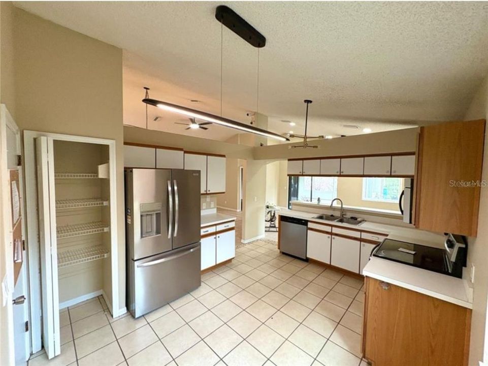 For Sale: $323,500 (3 beds, 2 baths, 1504 Square Feet)