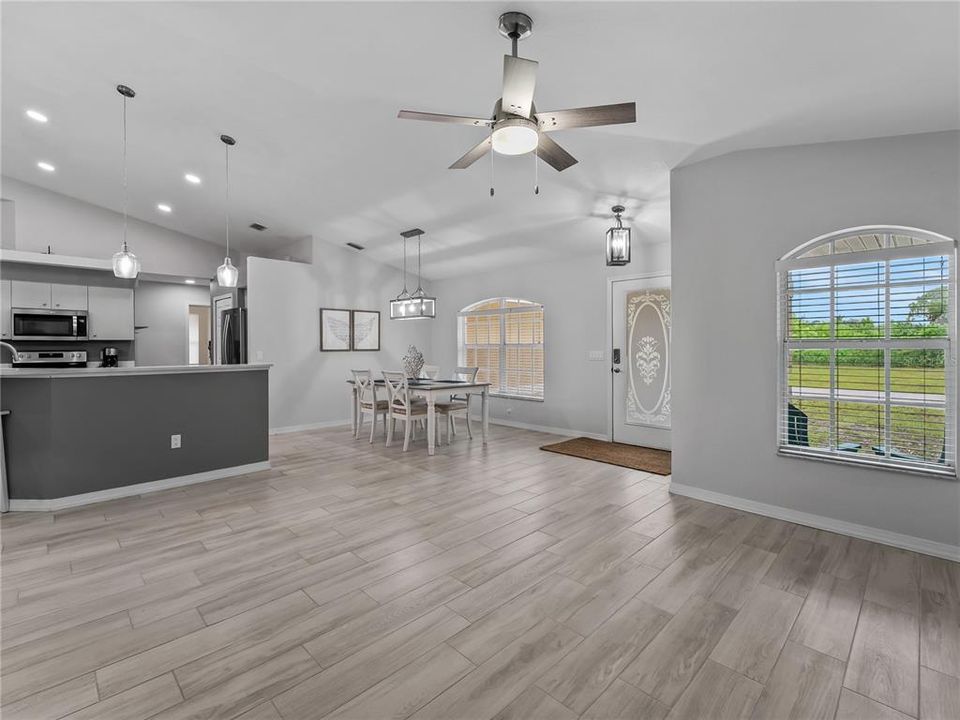 For Sale: $314,900 (3 beds, 2 baths, 1633 Square Feet)
