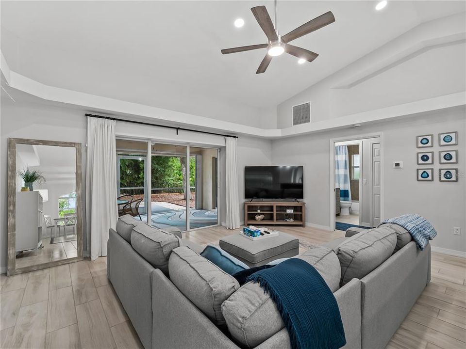 For Sale: $314,900 (3 beds, 2 baths, 1633 Square Feet)