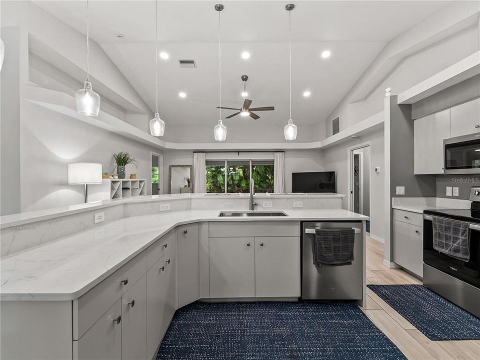For Sale: $314,900 (3 beds, 2 baths, 1633 Square Feet)