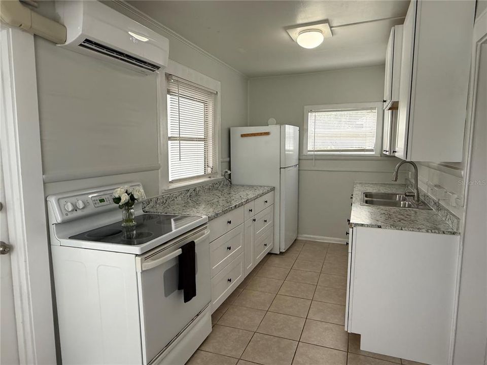 For Rent: $1,995 (3 beds, 2 baths, 1000 Square Feet)