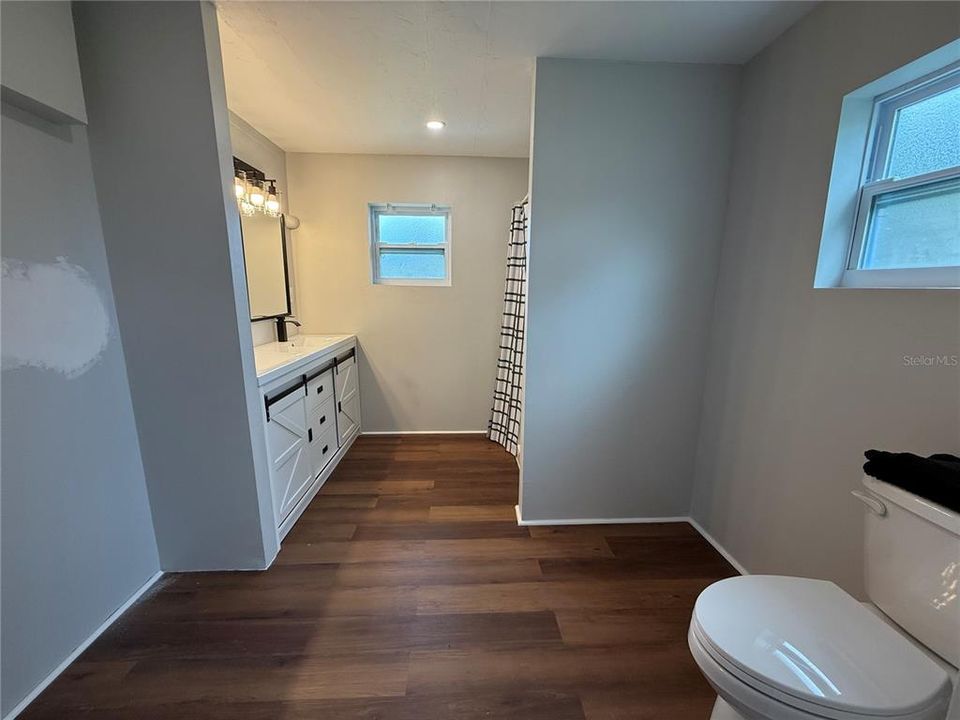 For Rent: $1,995 (3 beds, 2 baths, 1000 Square Feet)