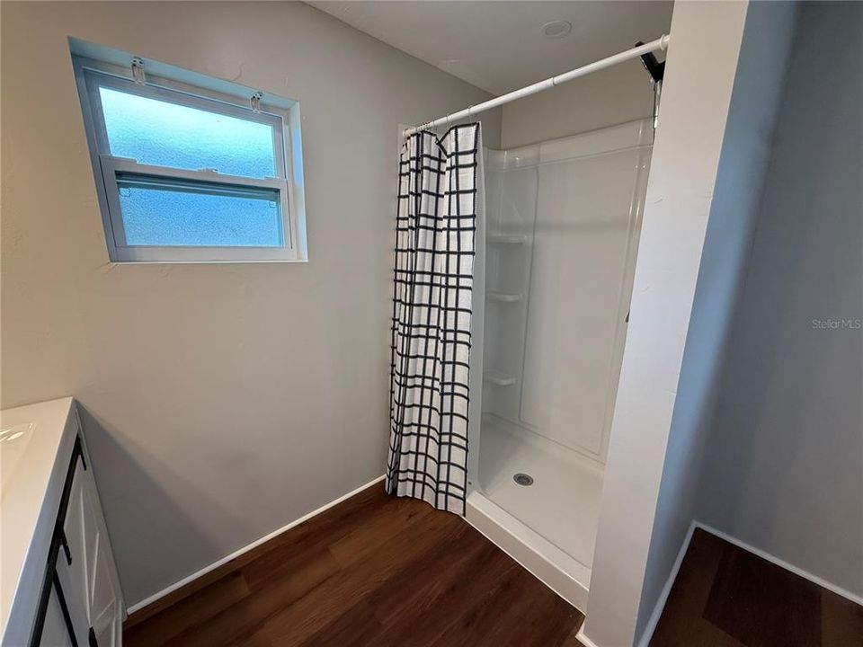For Rent: $1,995 (3 beds, 2 baths, 1000 Square Feet)