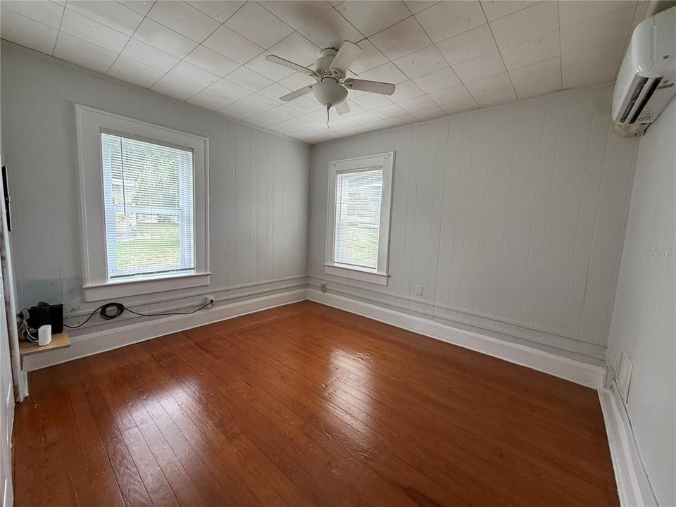For Rent: $1,995 (3 beds, 2 baths, 1000 Square Feet)
