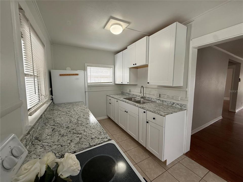 For Rent: $1,995 (3 beds, 2 baths, 1000 Square Feet)