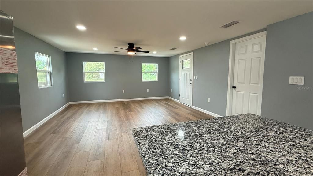 For Sale: $240,000 (3 beds, 2 baths, 1016 Square Feet)