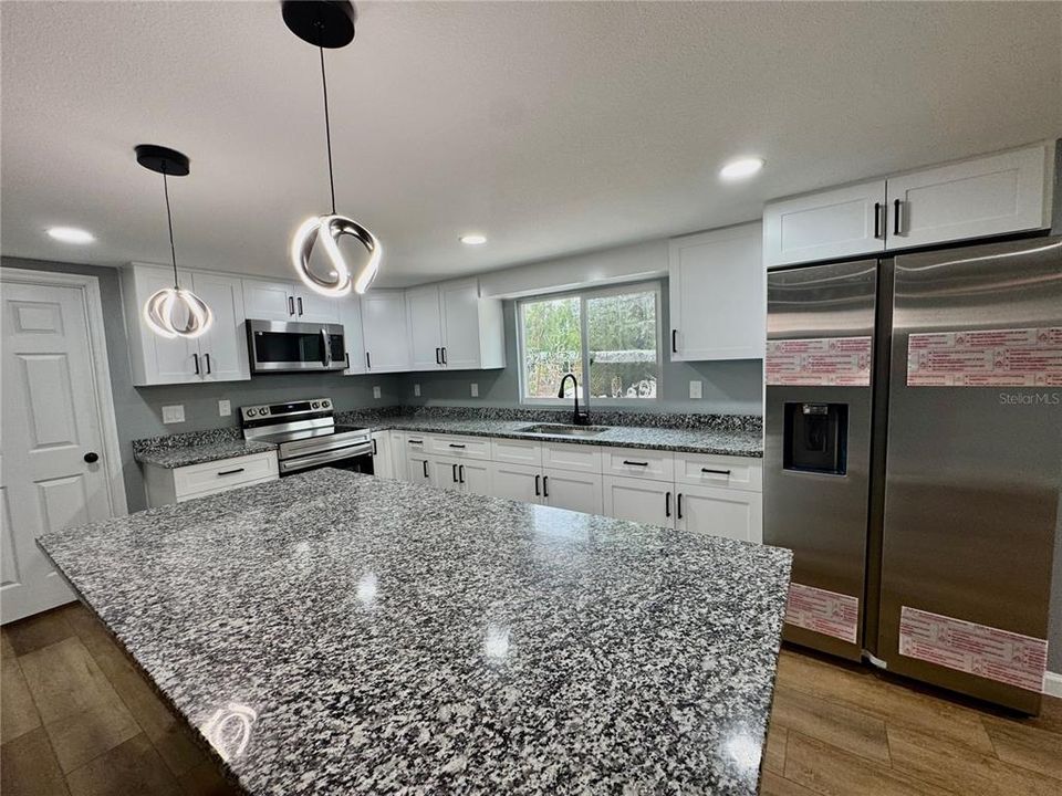 For Sale: $240,000 (3 beds, 2 baths, 1016 Square Feet)