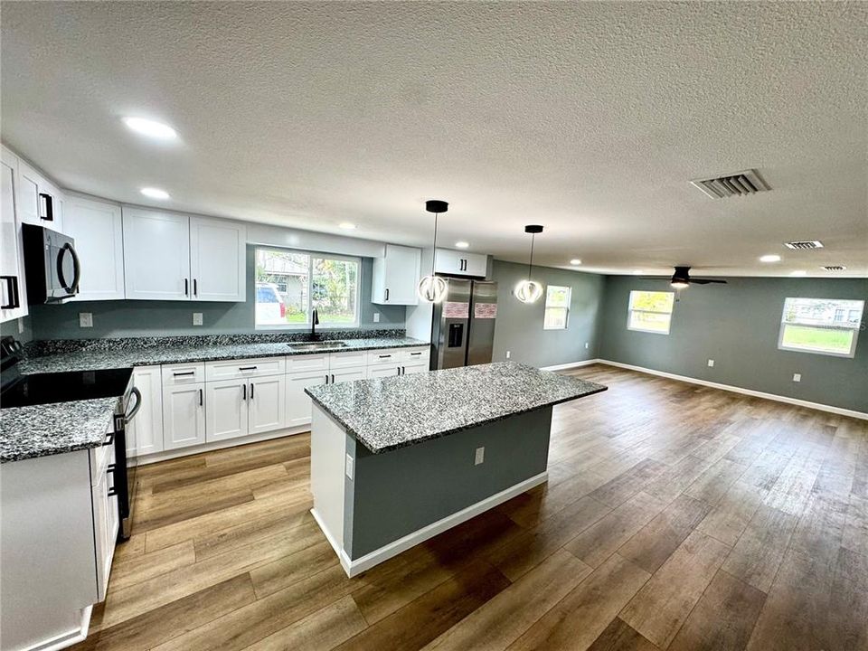 For Sale: $240,000 (3 beds, 2 baths, 1016 Square Feet)