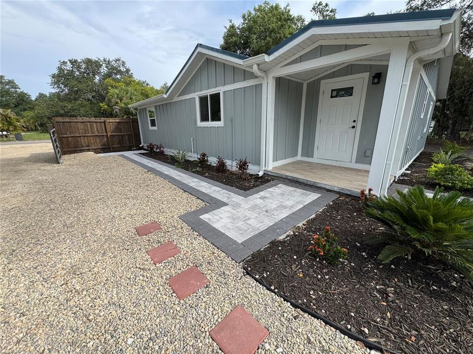For Sale: $240,000 (3 beds, 2 baths, 1016 Square Feet)