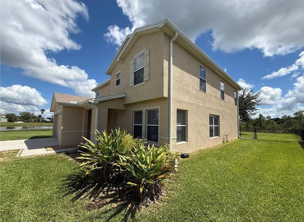 For Rent: $2,250 (3 beds, 2 baths, 2770 Square Feet)