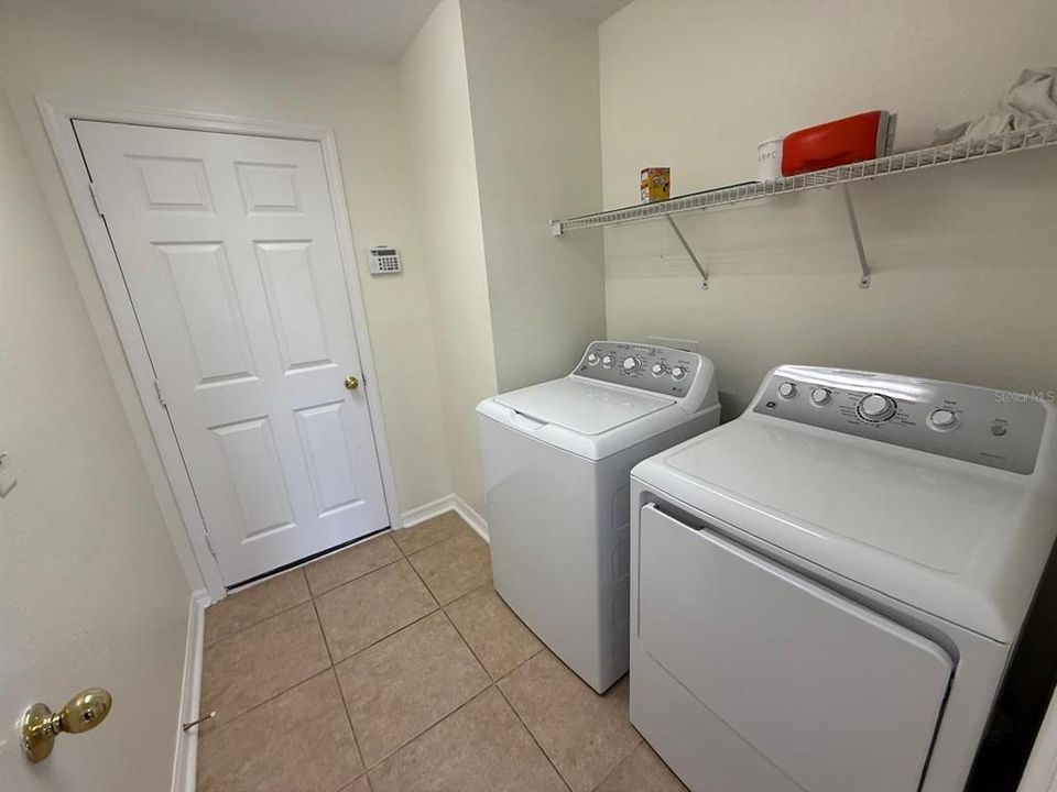 For Rent: $2,250 (3 beds, 2 baths, 2770 Square Feet)