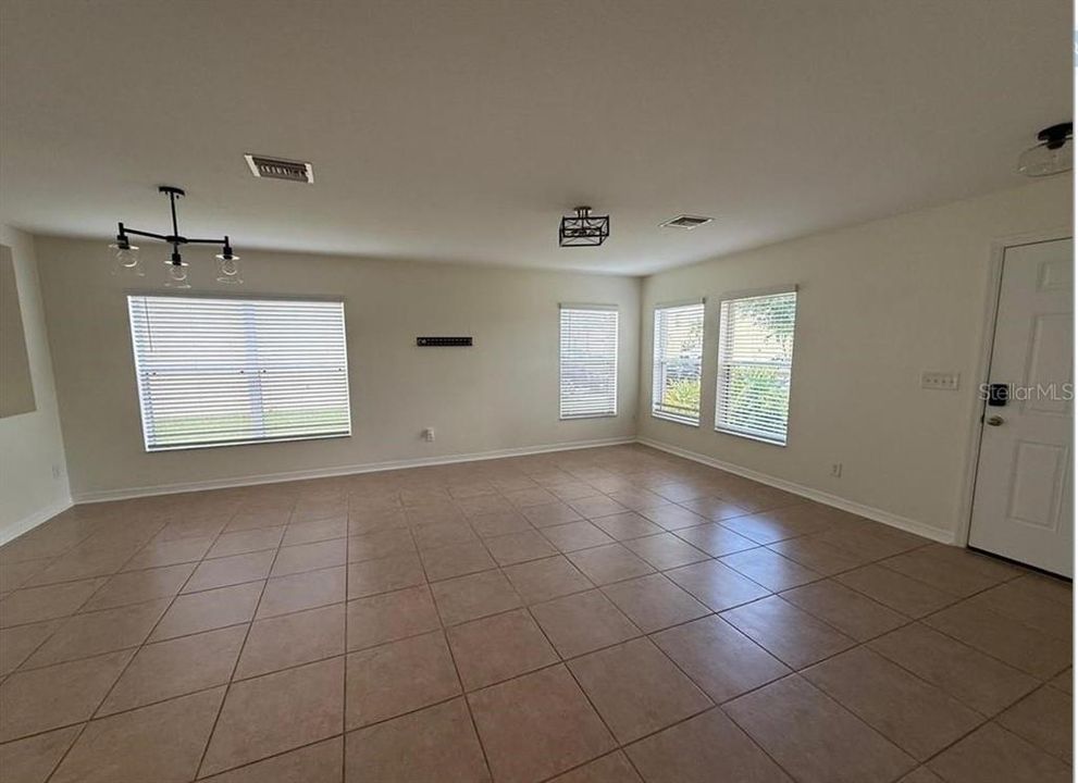 For Rent: $2,250 (3 beds, 2 baths, 2770 Square Feet)