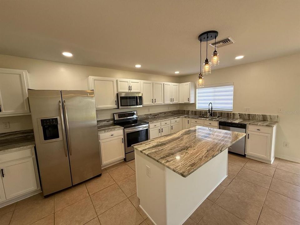 For Rent: $2,250 (3 beds, 2 baths, 2770 Square Feet)