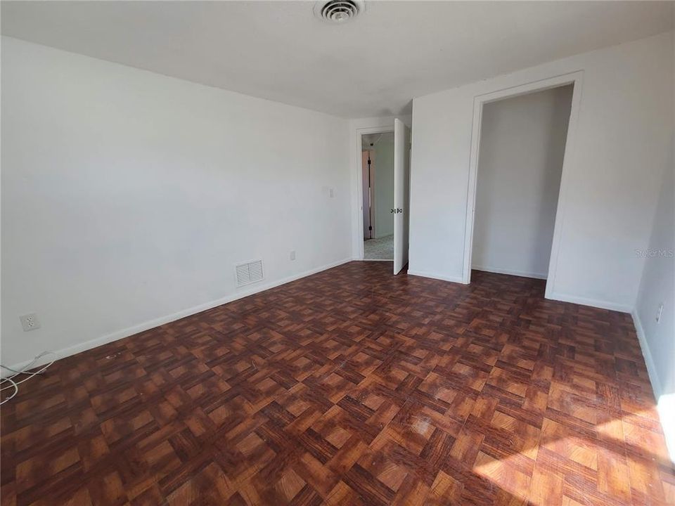На продажу: $119,900 (2 спален, 1 ванн, 960 Квадратных фут)