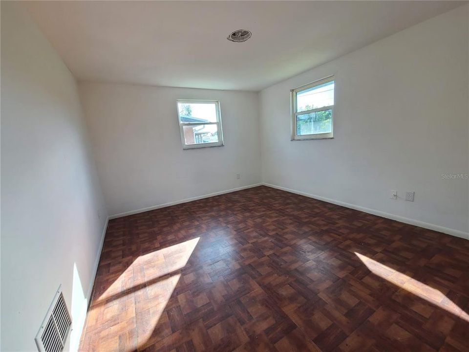 На продажу: $119,900 (2 спален, 1 ванн, 960 Квадратных фут)
