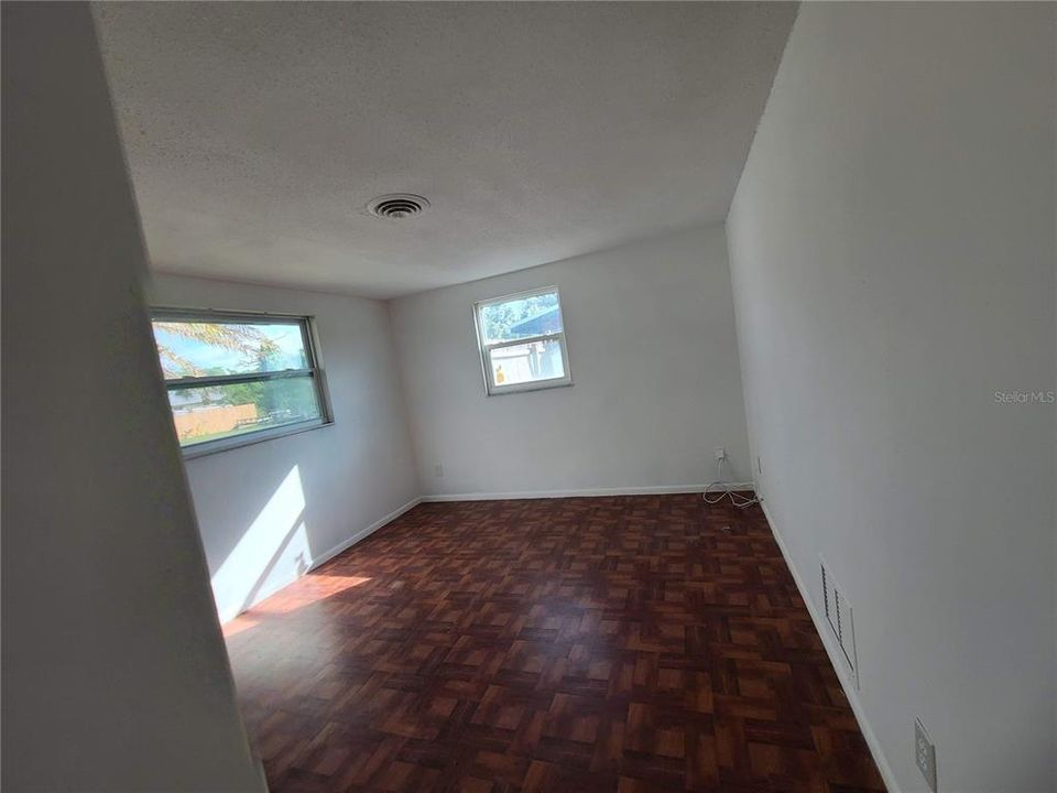 На продажу: $119,900 (2 спален, 1 ванн, 960 Квадратных фут)