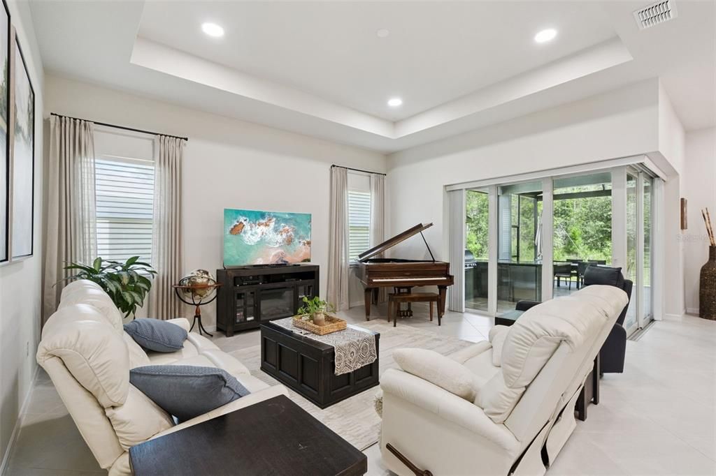 En Venta: $849,000 (3 camas, 3 baños, 2808 Pies cuadrados)