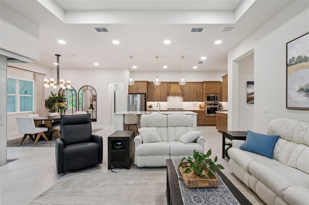 En Venta: $849,000 (3 camas, 3 baños, 2808 Pies cuadrados)