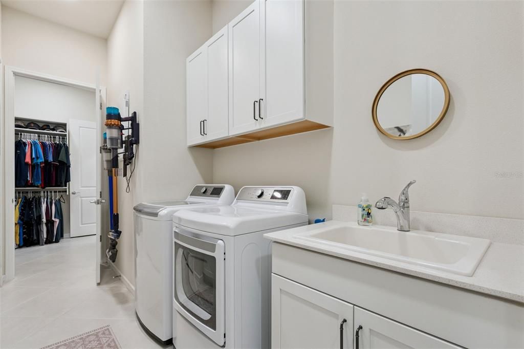 En Venta: $849,000 (3 camas, 3 baños, 2808 Pies cuadrados)