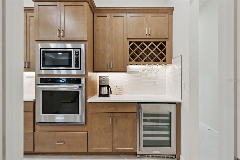 En Venta: $849,000 (3 camas, 3 baños, 2808 Pies cuadrados)