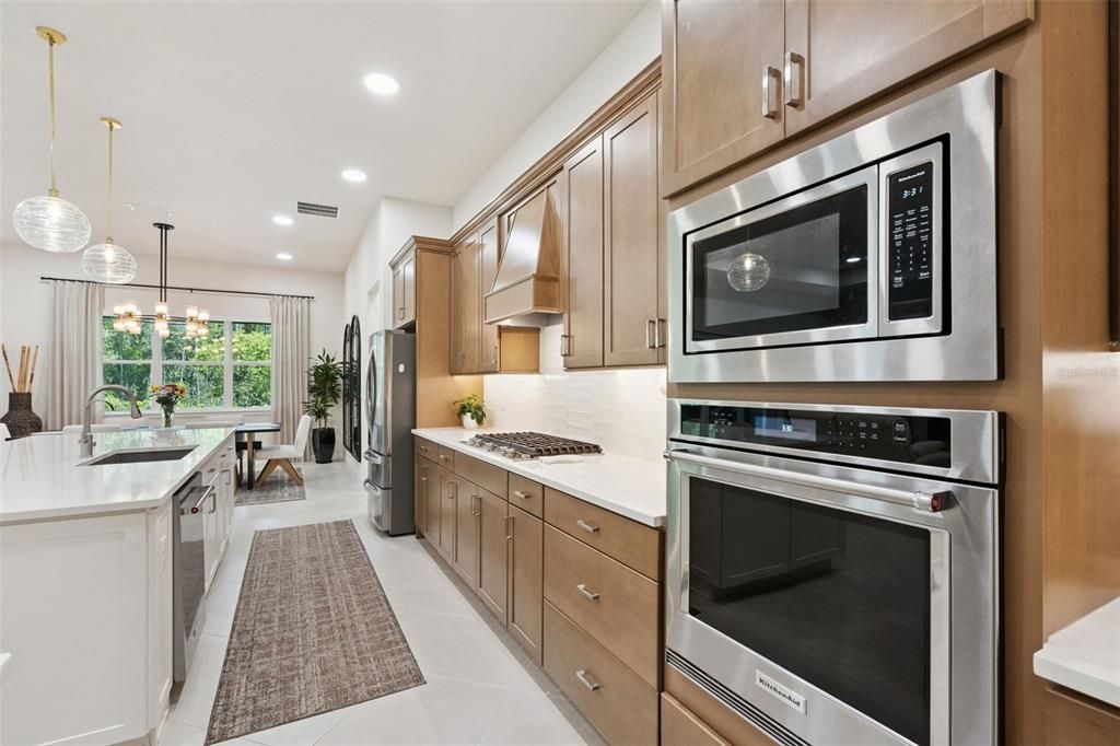 En Venta: $849,000 (3 camas, 3 baños, 2808 Pies cuadrados)