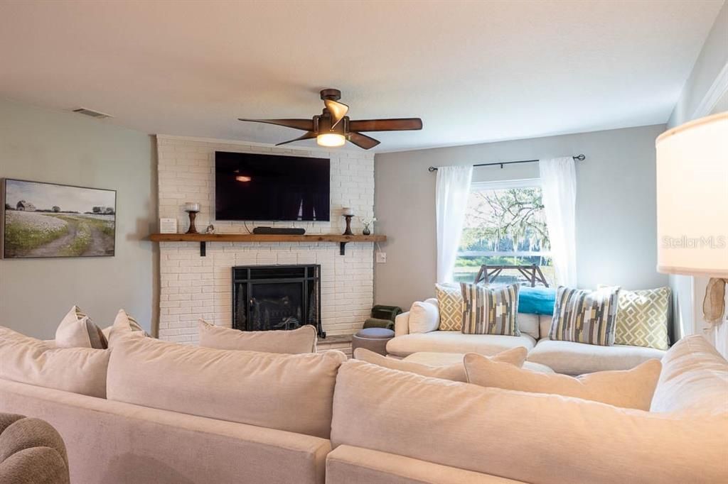 For Sale: $770,000 (3 beds, 2 baths, 1730 Square Feet)