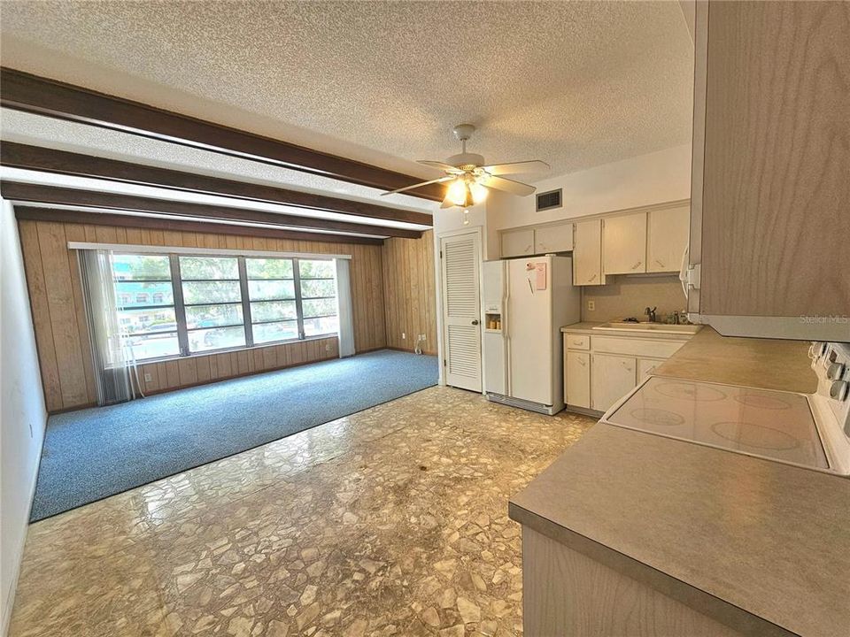 На продажу: $149,900 (2 спален, 2 ванн, 1340 Квадратных фут)