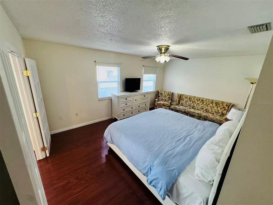 For Rent: $2,100 (2 beds, 2 baths, 1454 Square Feet)