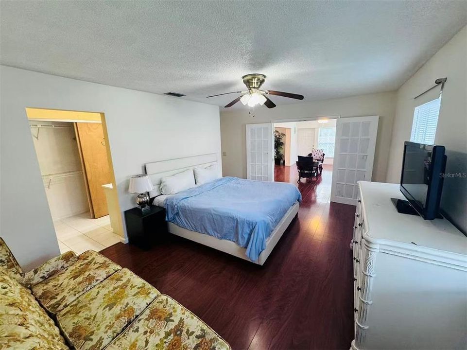 For Rent: $2,100 (2 beds, 2 baths, 1454 Square Feet)