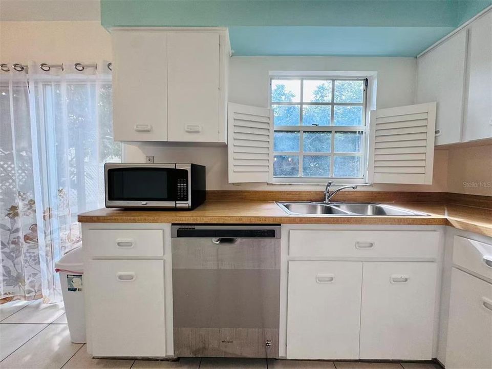 For Rent: $2,100 (2 beds, 2 baths, 1454 Square Feet)