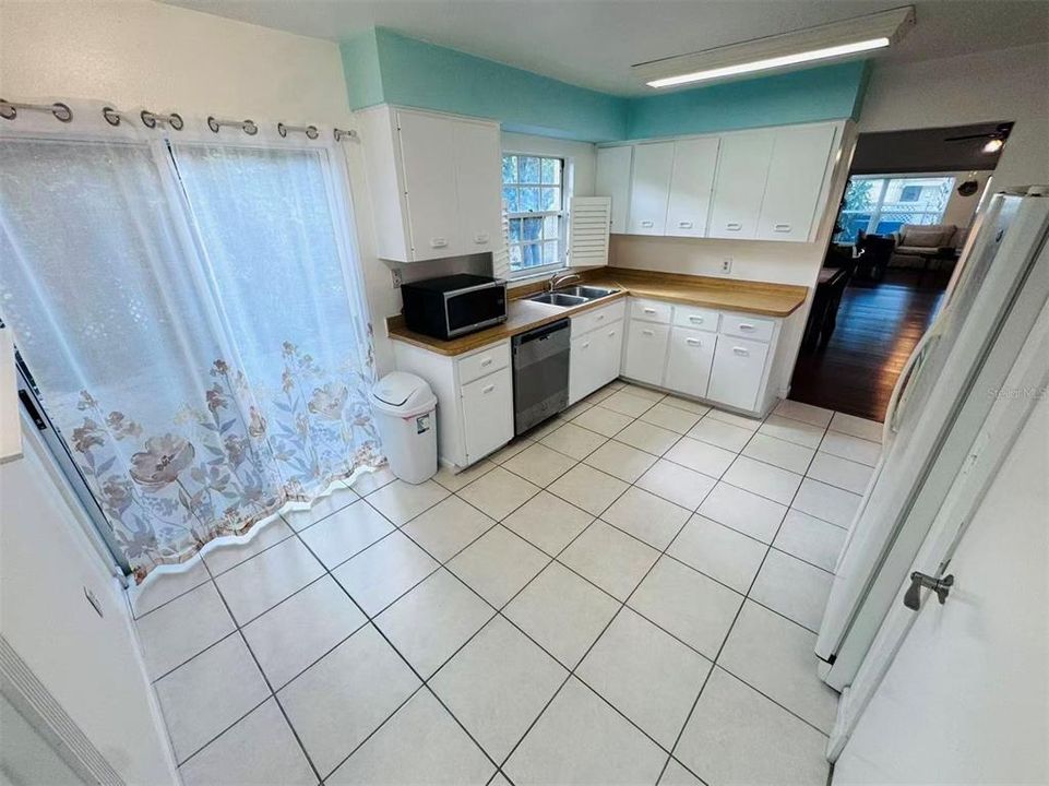 For Rent: $2,100 (2 beds, 2 baths, 1454 Square Feet)